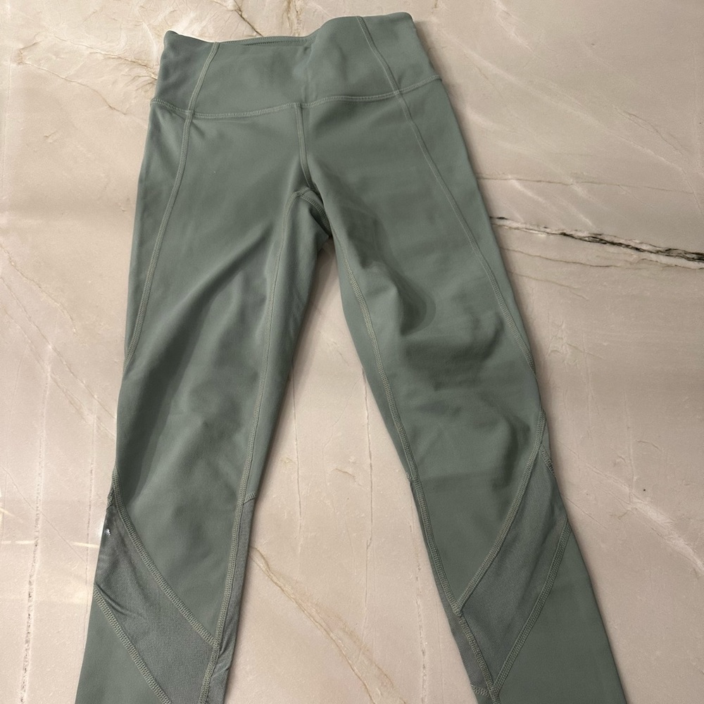 Athleta Mesh Salutation 7/8 tights